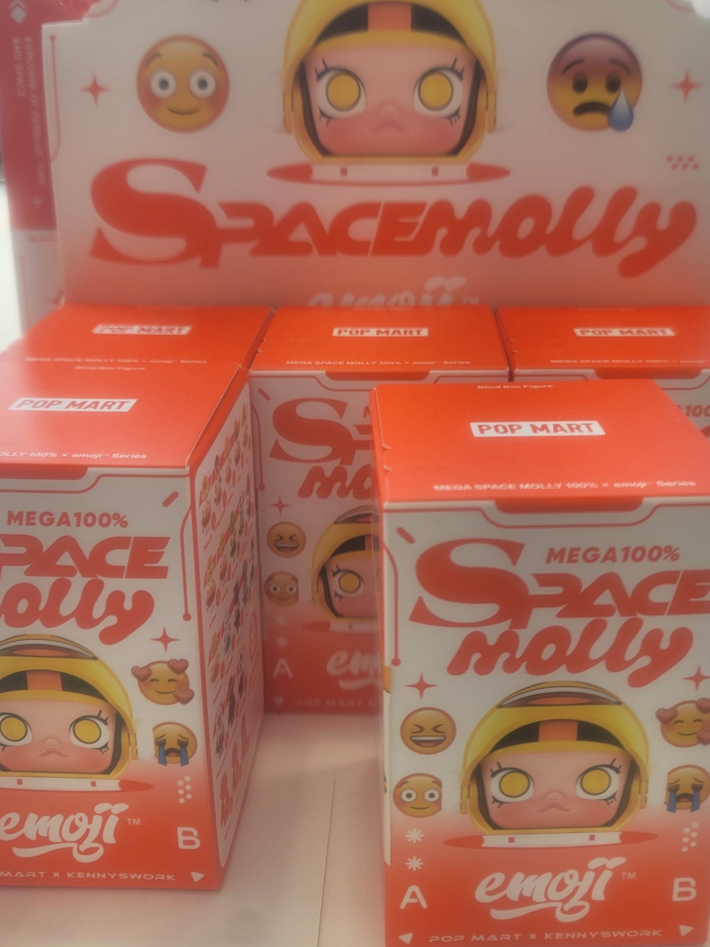 POP MART MEGA Space Molly 100% × Emoji Series, Molly Blind Box Figures